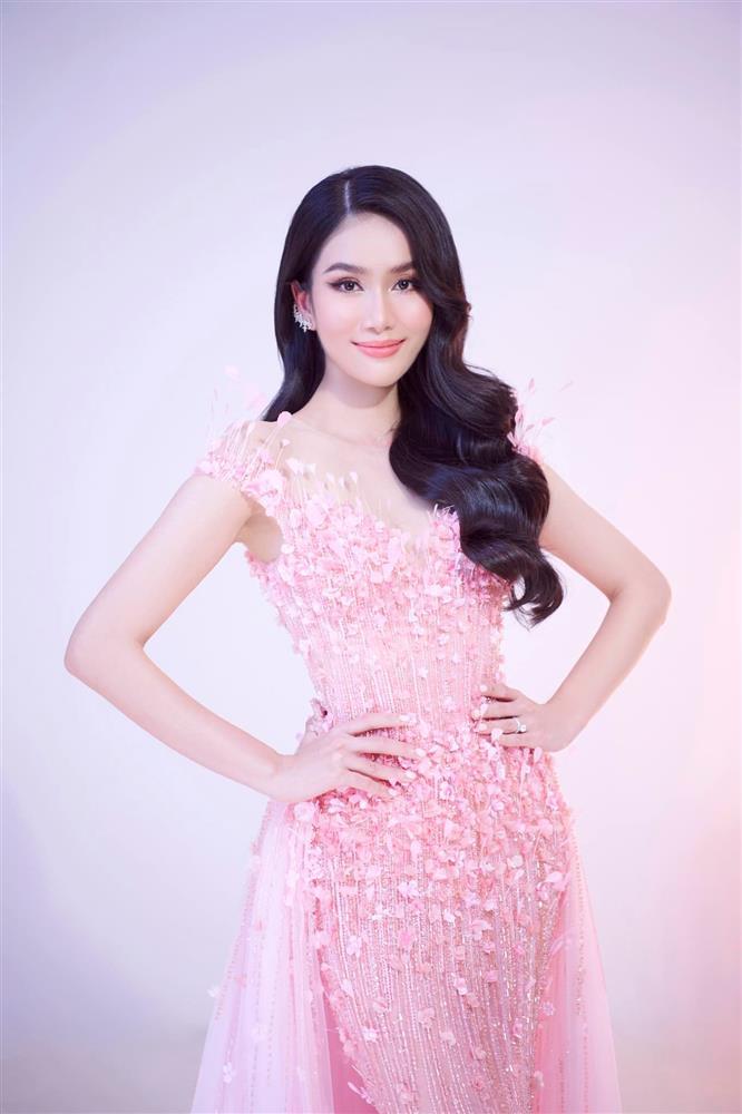 Phương Anh khiến fan khó xử vì đầm dạ hội cho chung kết Miss International-2