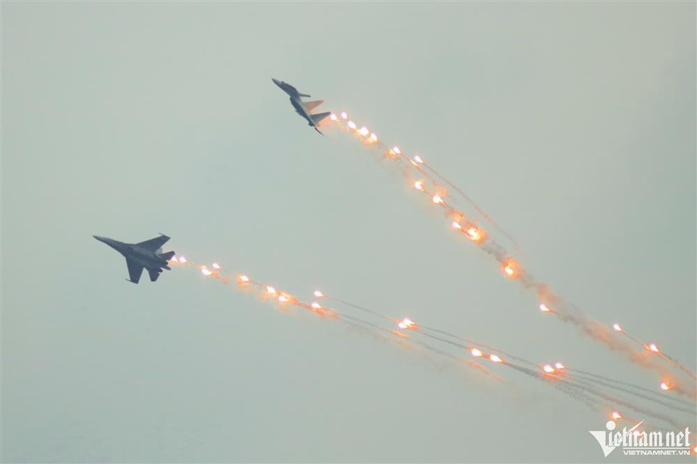 Mãn nhãn xem Hổ mang chúa Su-30MK2 trình diễn-5