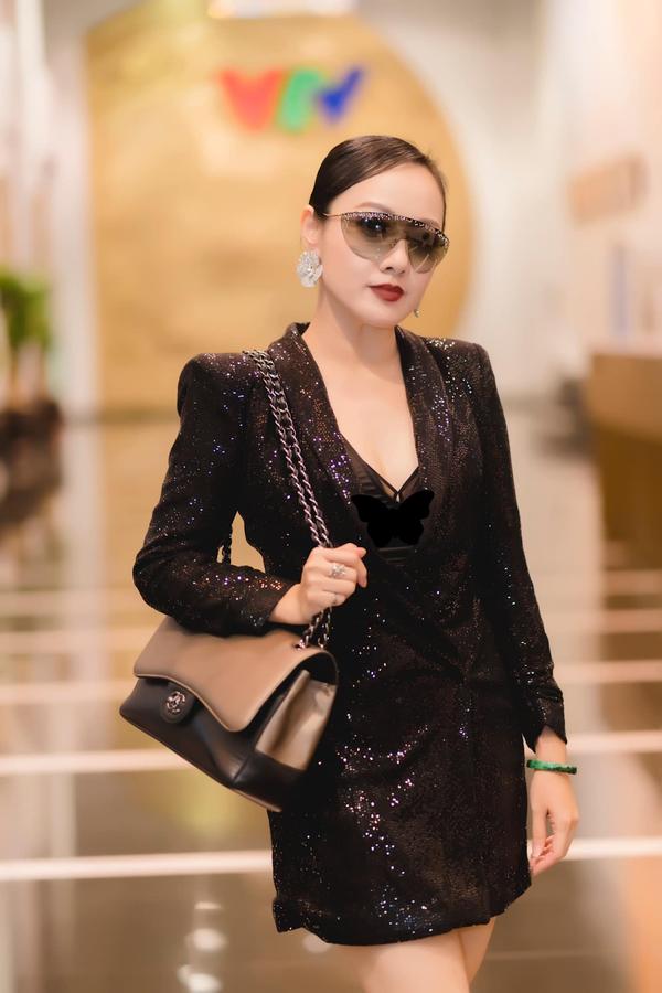 MC Hoài Anh bạo tay chi tiền mua túi hiệu bằng cả gia tài-2