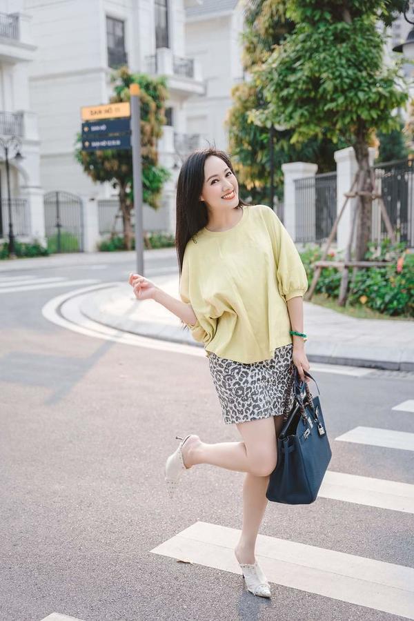 MC Hoài Anh bạo tay chi tiền mua túi hiệu bằng cả gia tài-9