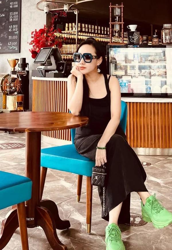 MC Hoài Anh bạo tay chi tiền mua túi hiệu bằng cả gia tài-5