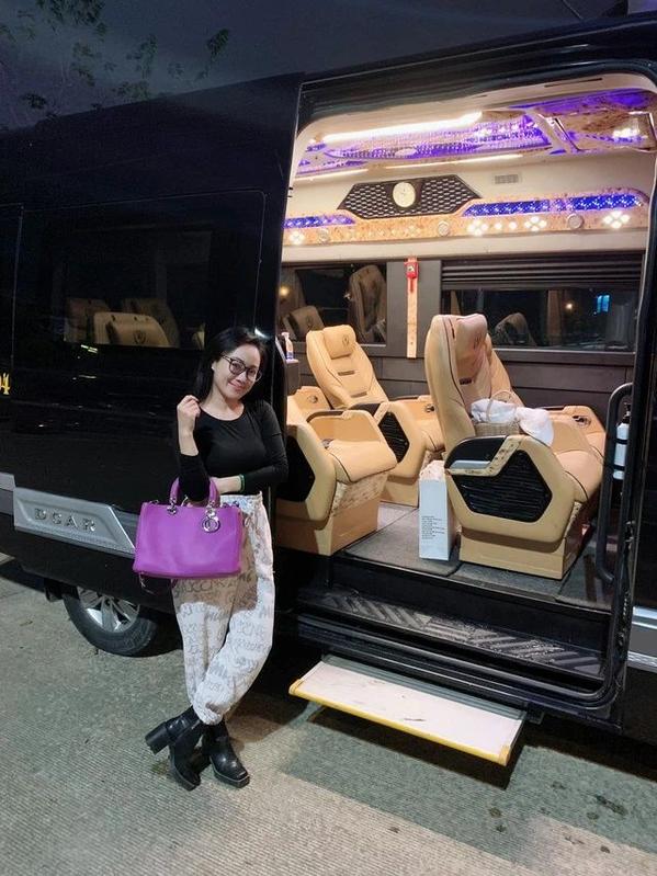 MC Hoài Anh bạo tay chi tiền mua túi hiệu bằng cả gia tài-6