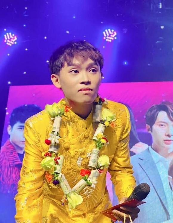 Hồ Văn Cường tự nhận là đại gia khi liên tục nhận vàng và tiền từ fan-5