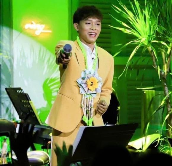 Hồ Văn Cường tự nhận là đại gia khi liên tục nhận vàng và tiền từ fan-6