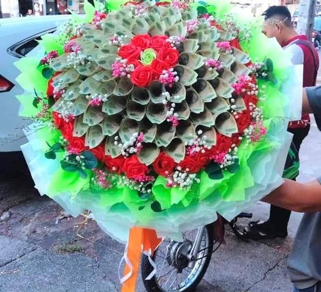 Hồ Văn Cường tự nhận là đại gia khi liên tục nhận vàng và tiền từ fan-7