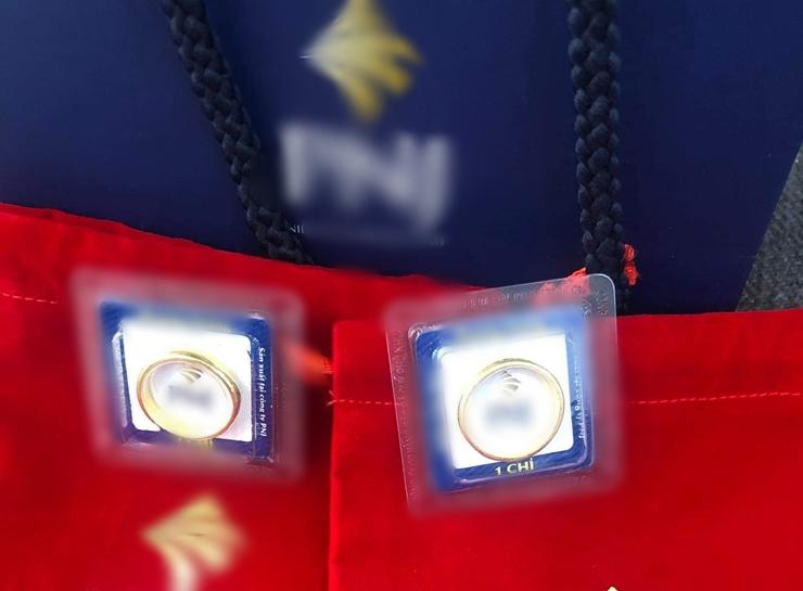 Hồ Văn Cường tự nhận là đại gia khi liên tục nhận vàng và tiền từ fan-9