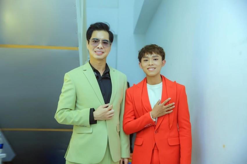 Hồ Văn Cường tự nhận là đại gia khi liên tục nhận vàng và tiền từ fan-1