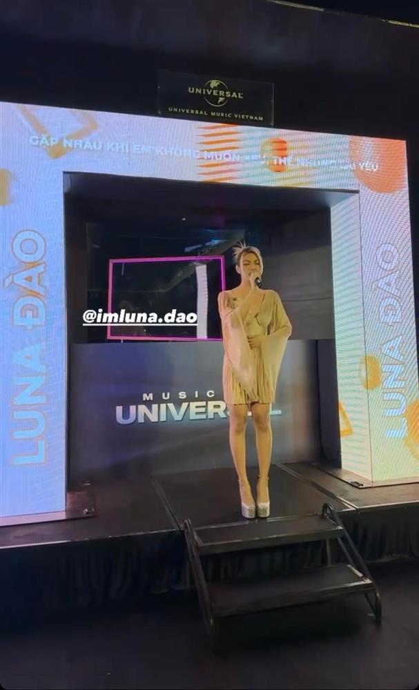 Luna Đào hiếm hoi mặc váy ngắn đi diễn: Visual cam thường ra sao?-2