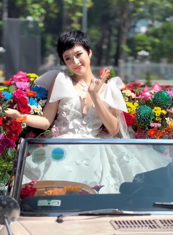 Angela Phương Trinh cắt tóc, ai nấy lú lẫn tưởng Hiền Hồ-8