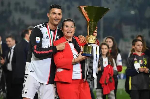 Cuộc đời đầy nước mắt của mẹ Ronaldo-3