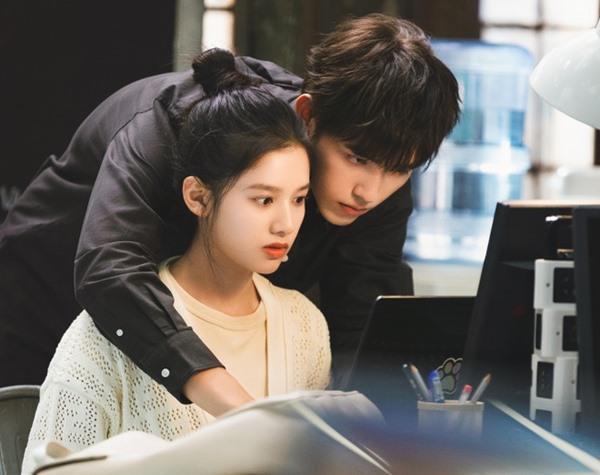 Nụ hôn nóng bỏng của Lưu Diệc Phi và Trần Hiểu gây sốt-14