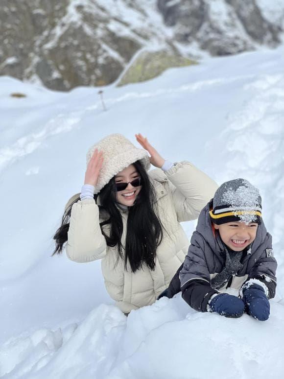 Bồ hot girl khoe Quang Hải đưa du lịch sang chảnh ở trời Tây-3