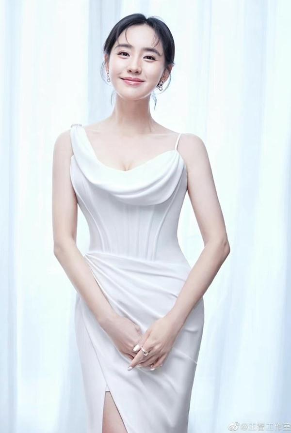 2 người tình màn ảnh của ông hoàng phòng vé 89 nghìn tỷ vượt mặt Thành Long-3