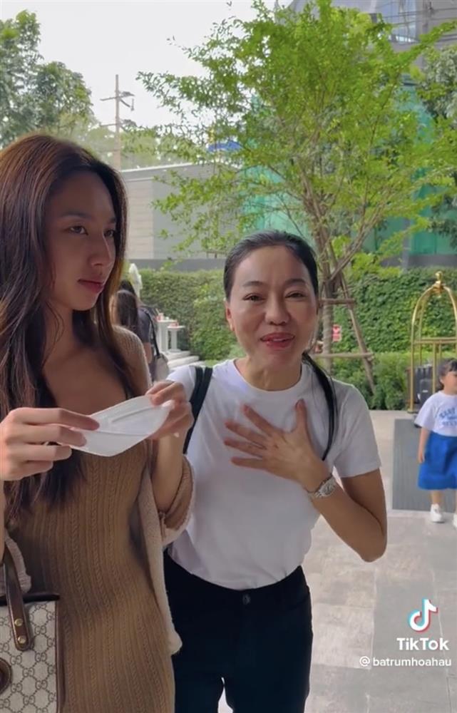 Thùy Tiên mặt mộc ra ngoài, đến người thân cũng nhận không ra-3