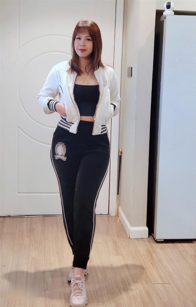 Vợ Mạnh Trường khoe vóc dáng đồng hồ cát sau 2 tuần sinh lần 3-2