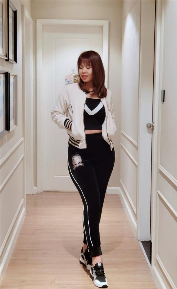 Vợ Mạnh Trường khoe vóc dáng đồng hồ cát sau 2 tuần sinh lần 3-3