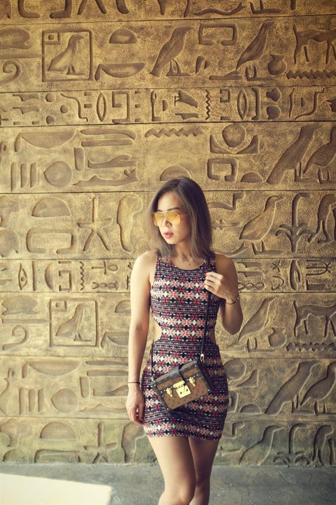 Vợ Mạnh Trường khoe vóc dáng đồng hồ cát sau 2 tuần sinh lần 3-9