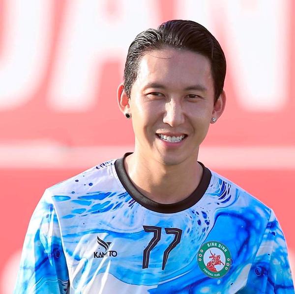 Ngoại hình điển trai cầu thủ được ví David Beckham Việt Nam-1