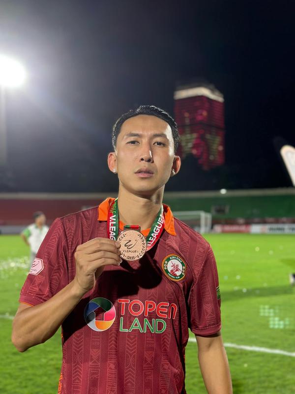 Ngoại hình điển trai cầu thủ được ví David Beckham Việt Nam-7