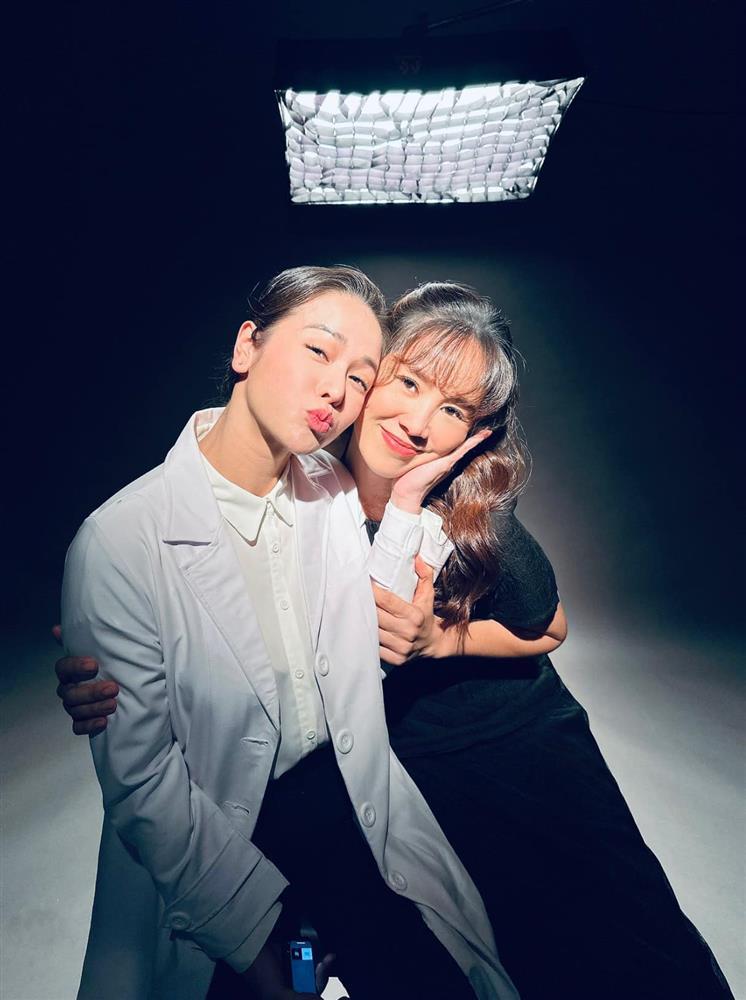 Tin showbiz Việt ngày 9/12: Nhật Kim Anh dí dỏm nói yêu Lê Phương-1