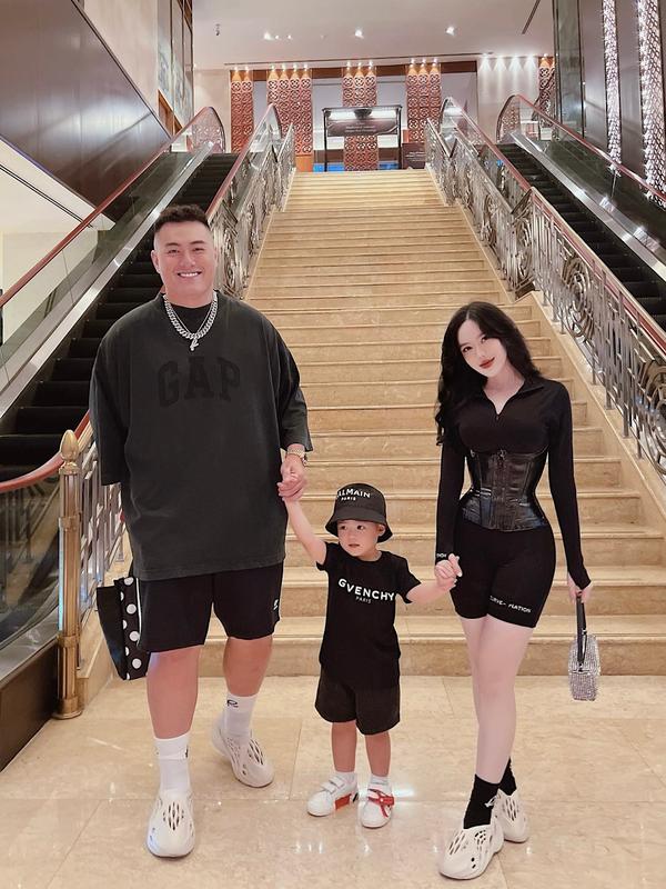 Con trai trùm điện tử Sài Gòn khoe 7 năm hôn nhân bên vợ hot girl-4