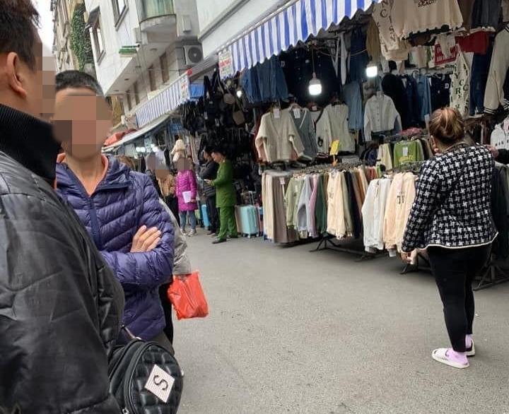 Nữ sinh nói gì việc bị chủ shop tát sưng mặt ở chợ Nhà Xanh?-3