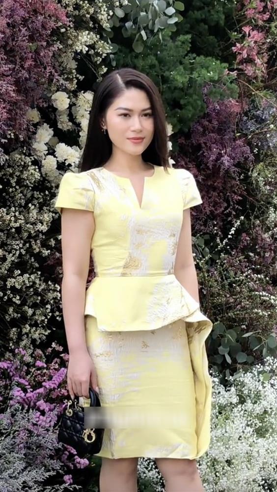 Ngọc Thanh Tâm tự kéo ngắn đôi chân vì chọn sai giày đi sự kiện-2