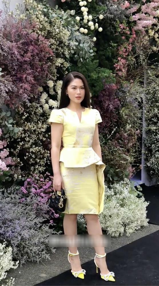 Ngọc Thanh Tâm tự kéo ngắn đôi chân vì chọn sai giày đi sự kiện-3