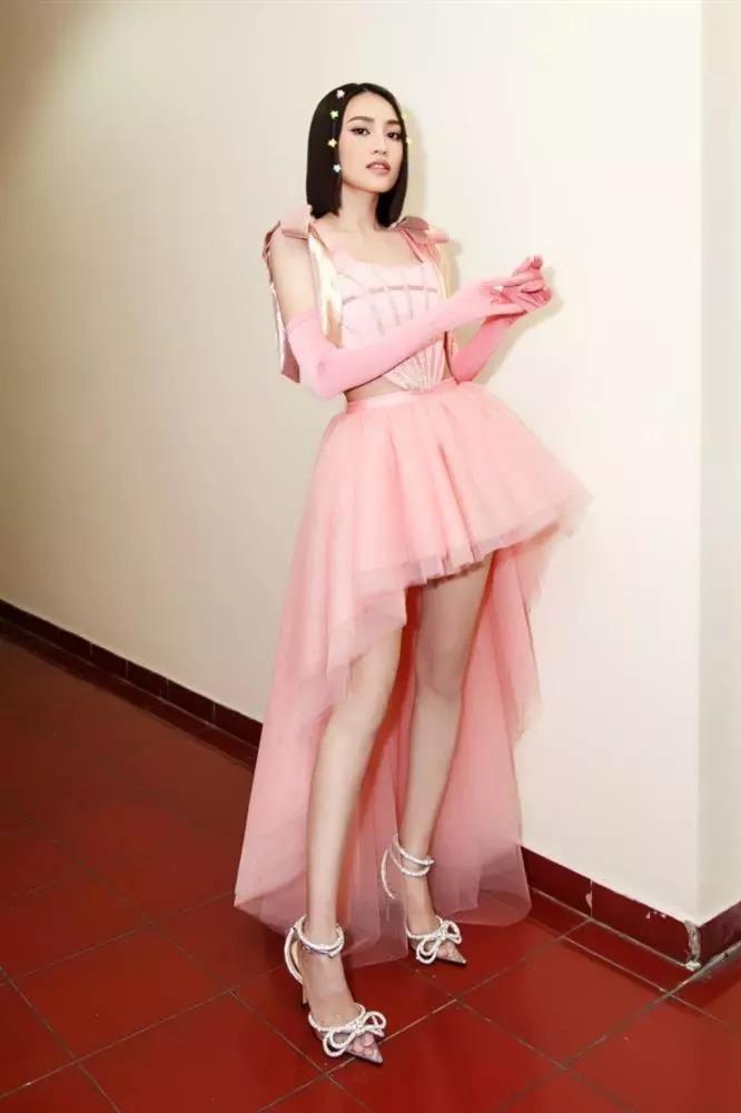 Ngọc Thanh Tâm tự kéo ngắn đôi chân vì chọn sai giày đi sự kiện-10