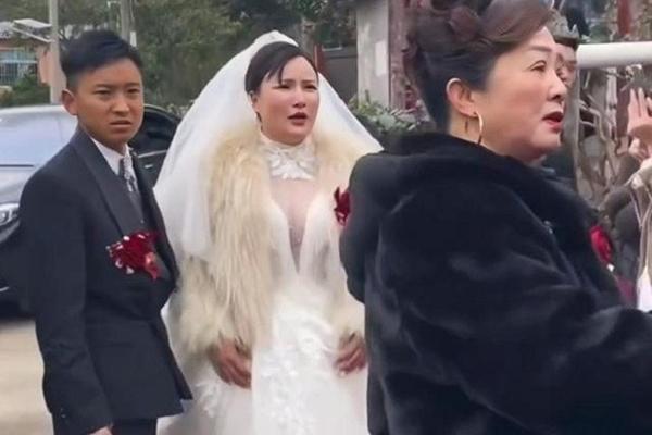 Cô dâu chú rể mệt mỏi trong ngày cưới chỉ vì đám bạn quá khích-3