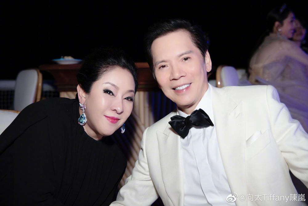 Choáng ngợp cơ ngơi của vợ chồng trùm showbiz Hong Kong-1