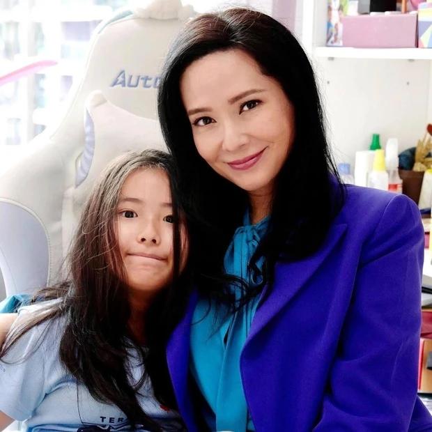 Hoa hậu Hong Kong: Người độc thân, người bán vương miện trả nợ-12