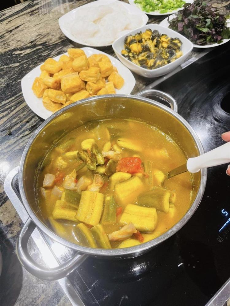 Lã Thanh Huyền nấu món ấm lòng ngày lạnh khiến bạn bè phát thèm-3