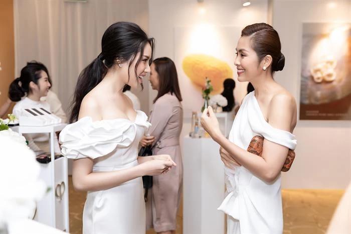 Netizen soi chiều cao của MC song ngữ Thanh Thanh Huyền-5