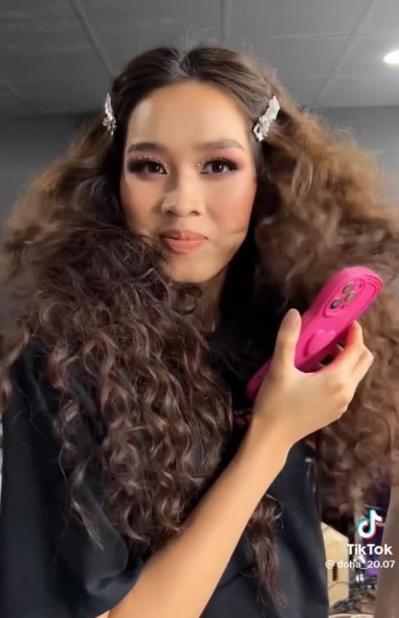 Đang chạy show, Đỗ Thị Hà phải vội cầu cứu bạn vì lịch thi-5