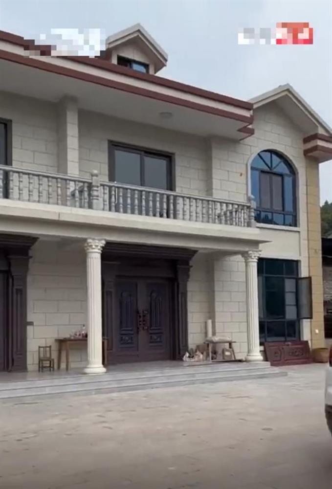 Thương cụ ông bán cam giữa gió lạnh nên mua giúp, nhóm bạn sốc khi thấy nơi cụ ở-2