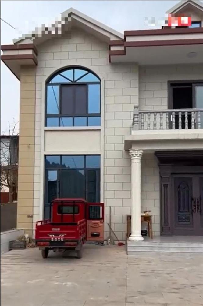 Thương cụ ông bán cam giữa gió lạnh nên mua giúp, nhóm bạn sốc khi thấy nơi cụ ở-4