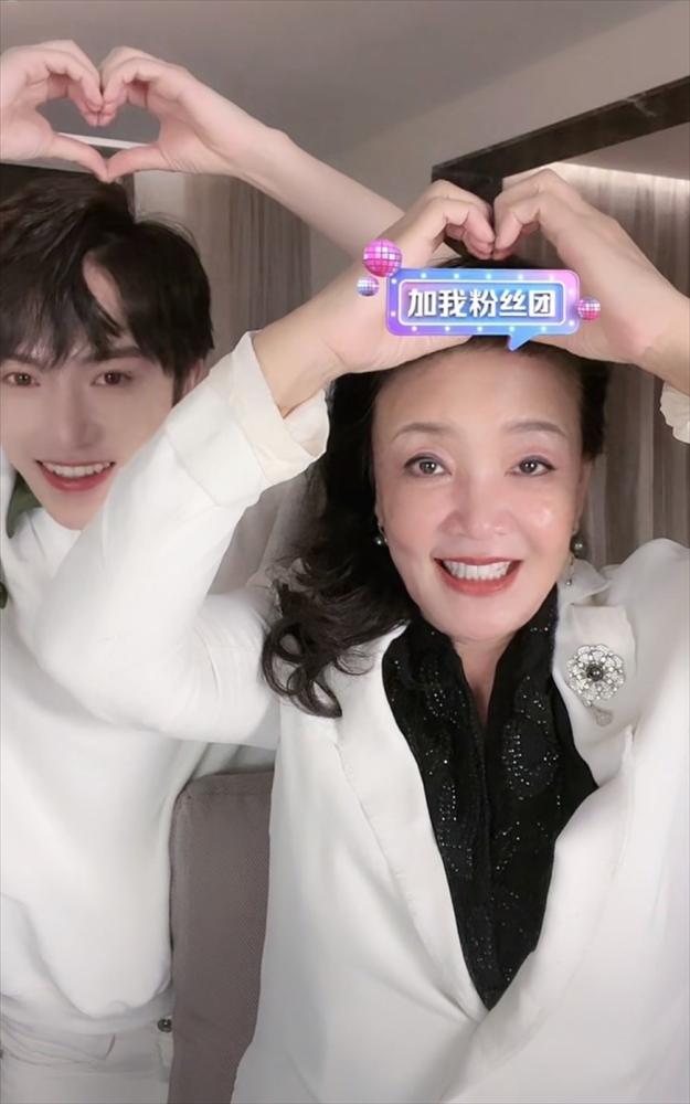 Mẹ Uông Tiểu Phi kiếm bộn tiền nhờ bêu riếu Từ Hy Viên-1