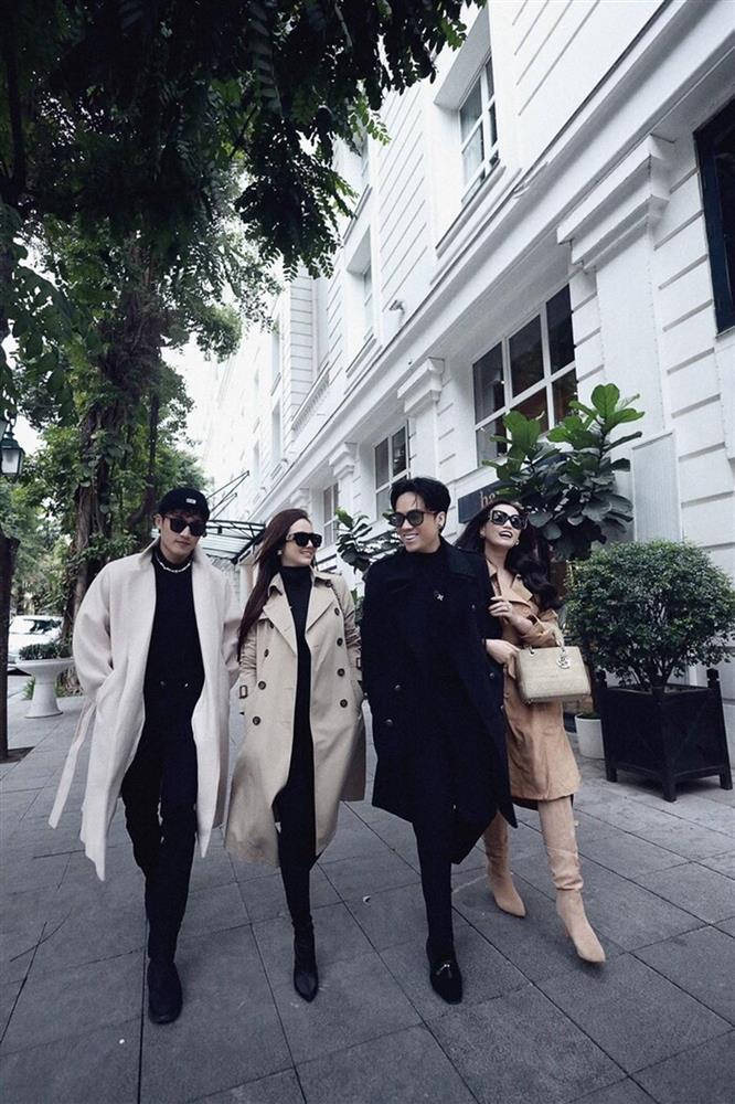 Đình Tú - Huyền Lizzie diện đồ ton sur ton, fan được dịp đẩy thuyền-1