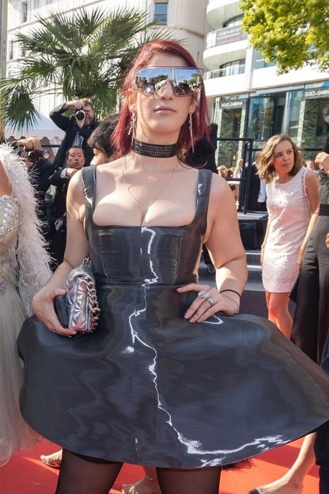 Khoảnh khắc gây tranh cãi nhất thảm đỏ năm 2022-5