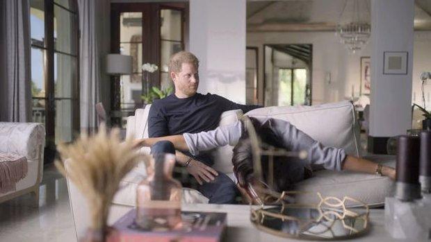 Harry và Meghan khiến bạn thân quay lưng, Hoàng gia Anh đề phòng vì phim mới-4