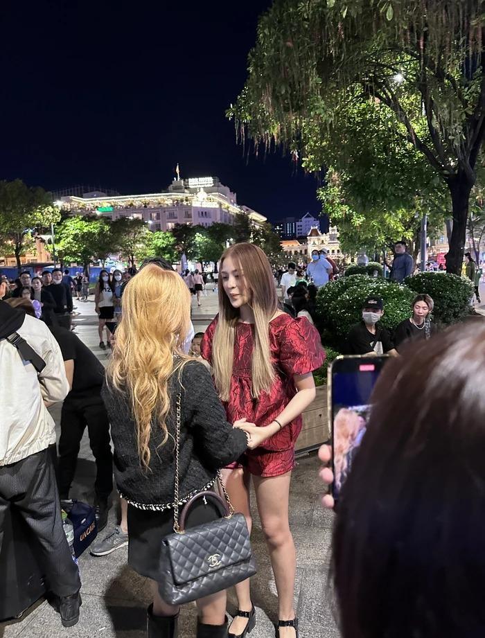 Hot girl trứng rán Trần Thanh Tâm lẻ loi ở sân bay đi thi hoa hậu-7