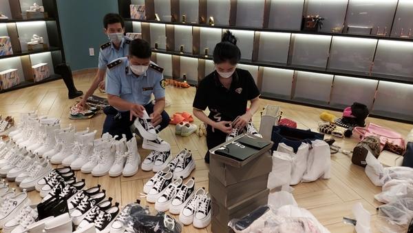 Cục QLTT tăng cường kiểm tra việc kinh doanh trên mạng xã hội của người nổi tiếng-3