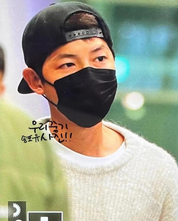 Song Joong Ki tình tứ bên người yêu mới ở sân bay khi về Hàn?-2