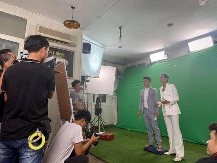 1.001 tiểu xảo của sao Việt để không thua chiều cao đồng nghiệp-14