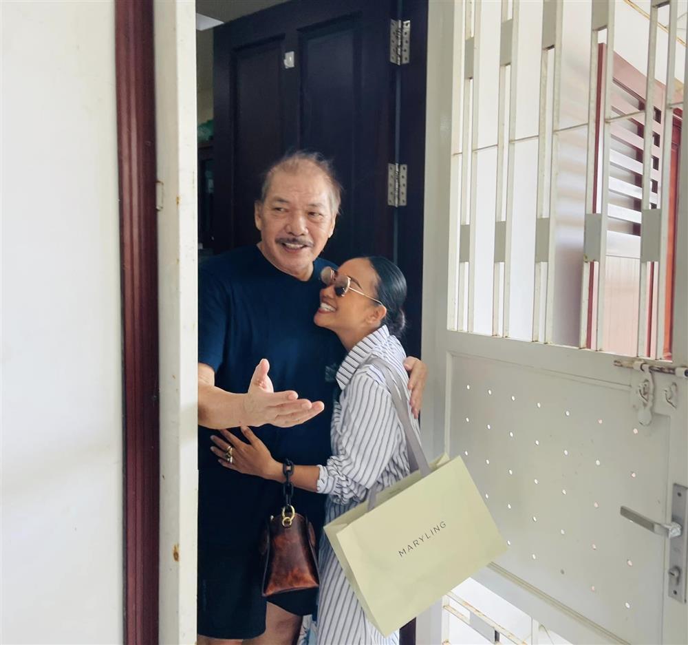 Tin showbiz Việt ngày 10/12: Đoan Trang đi thăm nhạc sĩ Trần Tiến-2