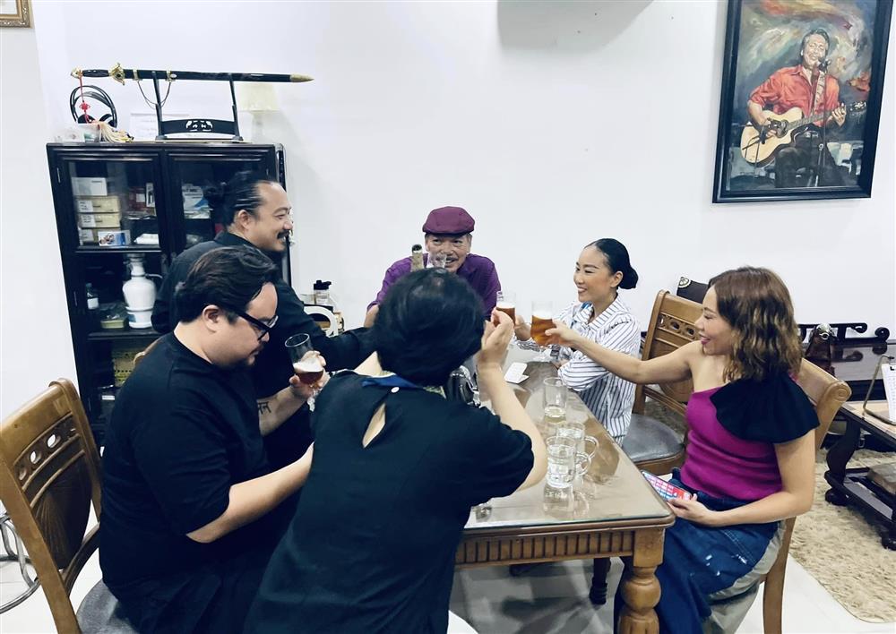 Tin showbiz Việt ngày 10/12: Đoan Trang đi thăm nhạc sĩ Trần Tiến-3
