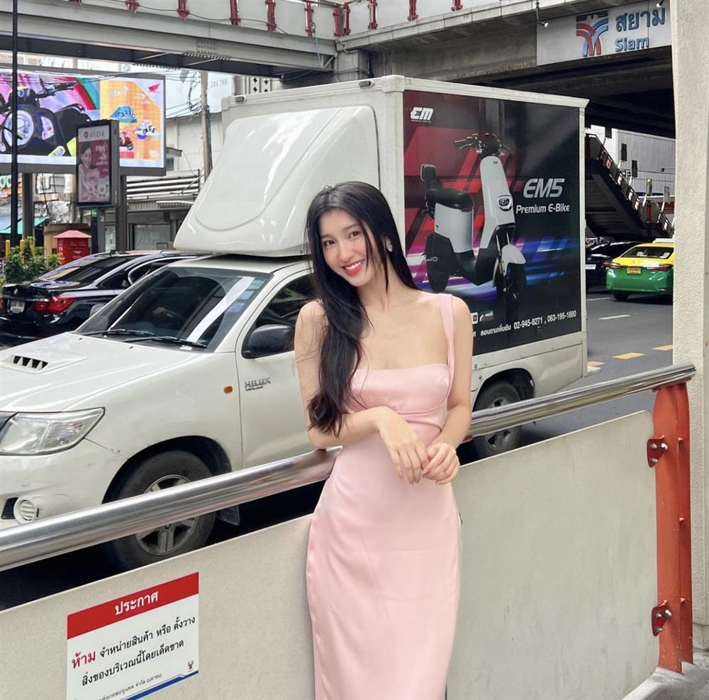 Phương Nhi đụng Tiểu Vy bộ đầm đi đám cưới Đỗ Mỹ Linh-2