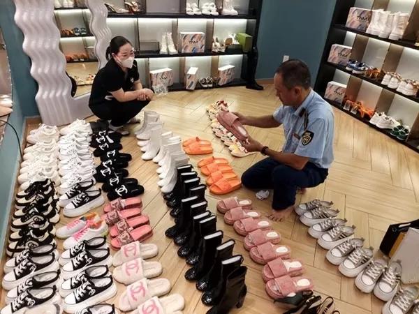 Lô hàng nhái bị thu giữ trong shop Trang Nemo trị giá bao nhiêu?-2