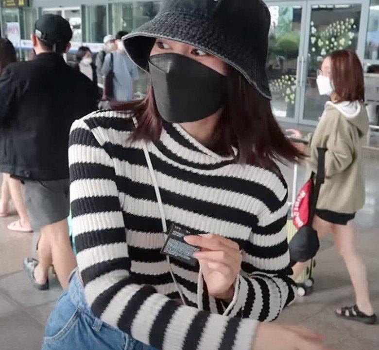 Sau Thùy Tiên, đến Lan Ngọc mặc quần còn nguyên mác ra đường-6